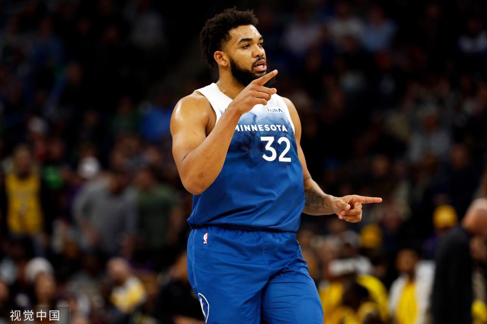 大量年轻顾 大量年轻顾