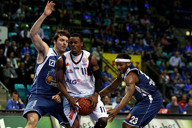 战胜萨巴伦 战胜萨巴伦